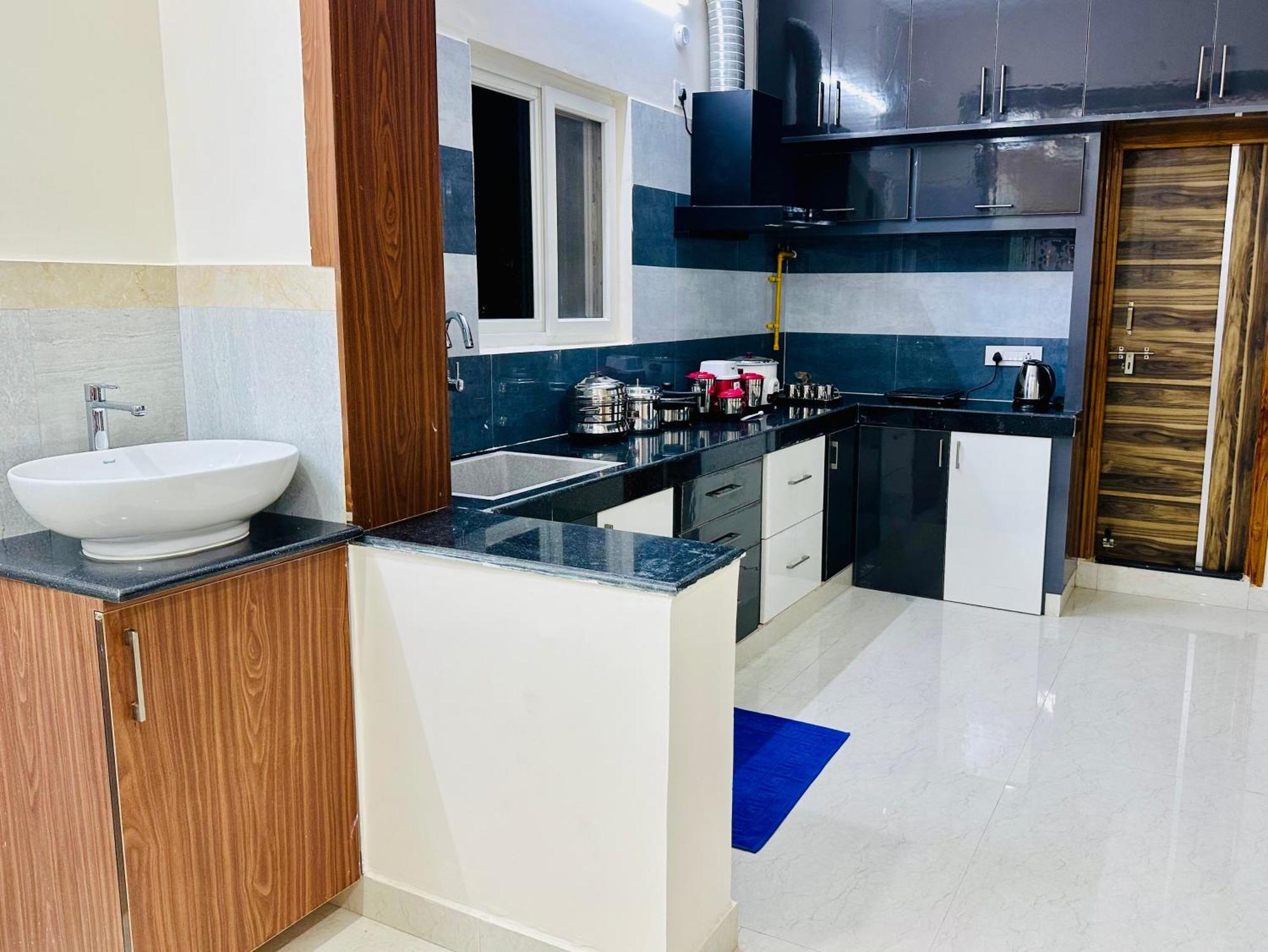 Truelife - 3Bhk Ac Apartments For Large Family - Best Location - Direct Flyover To Alipiri Gate - Walk To Ps4 Veg Restaurant - Modular Kitchen - Super Fast Wifi - Android Tv - 250 Jio Channels - Easy Access To All Temples - Top Service With Lots Of L Tirupati Zewnętrze zdjęcie