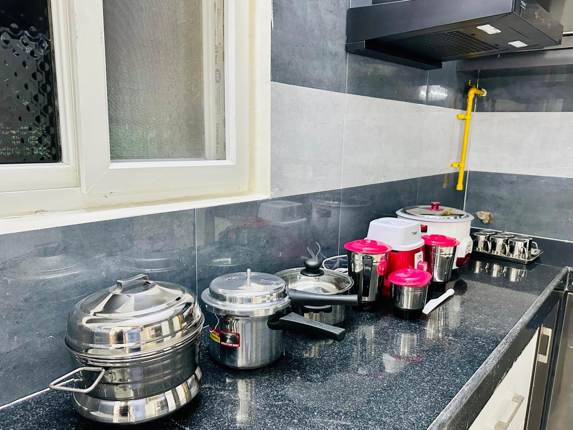 Truelife - 3Bhk Ac Apartments For Large Family - Best Location - Direct Flyover To Alipiri Gate - Walk To Ps4 Veg Restaurant - Modular Kitchen - Super Fast Wifi - Android Tv - 250 Jio Channels - Easy Access To All Temples - Top Service With Lots Of L Tirupati Zewnętrze zdjęcie